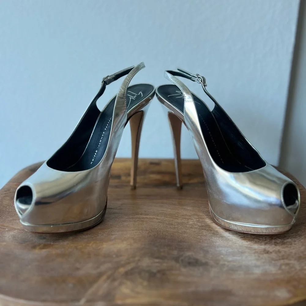 Giuseppe Zanotti Silver Heels with Sleek Design - Picture 5 of 10
